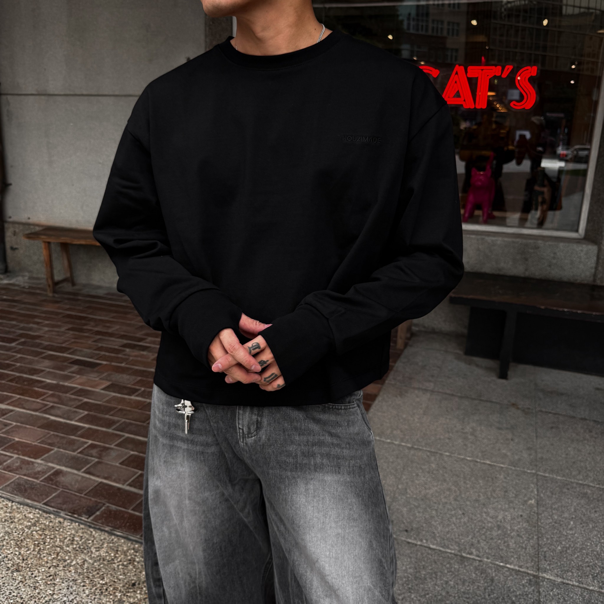 重磅挺版 指洞設計刺繡寬短長TEE
