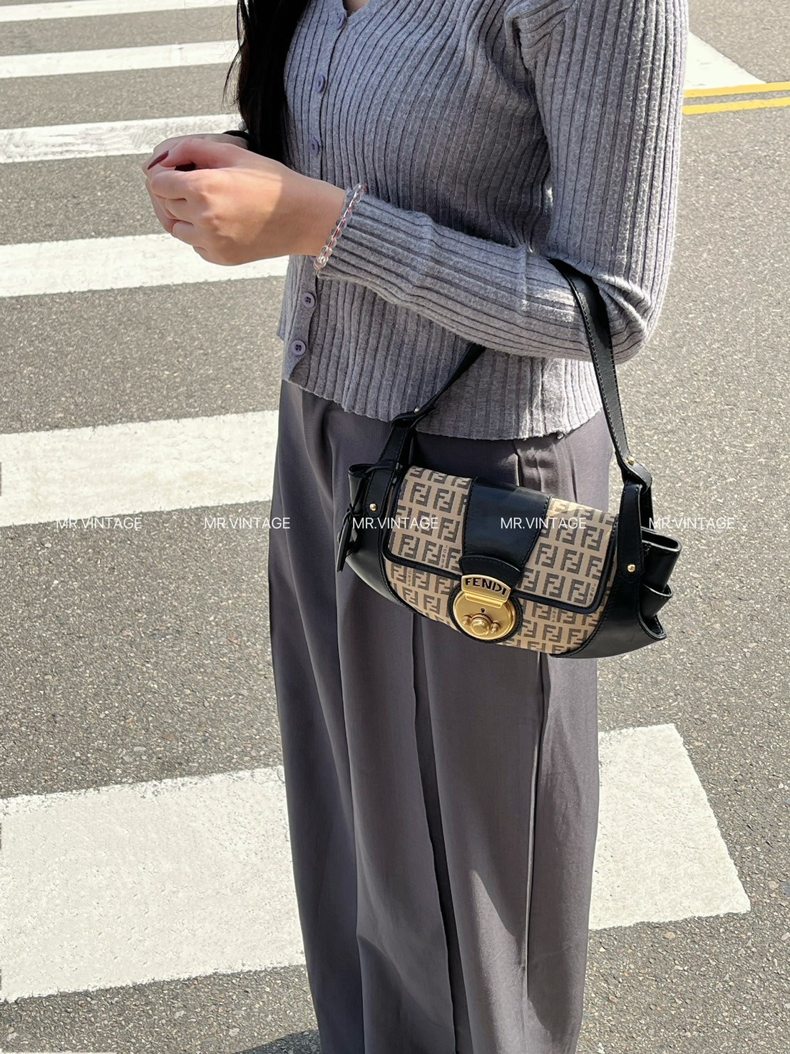 Fendi 飛碟包
