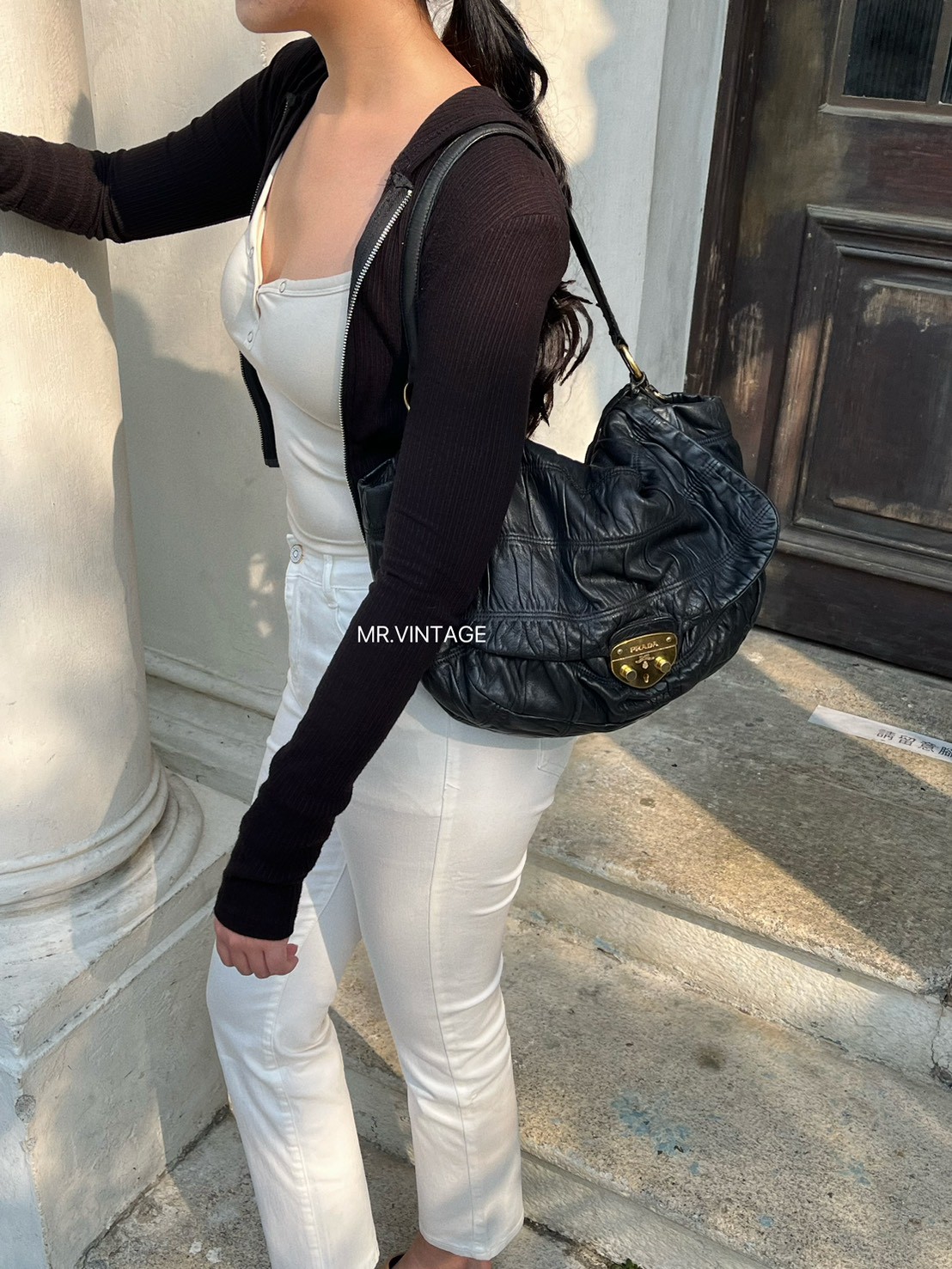 Prada羊皮肩背包