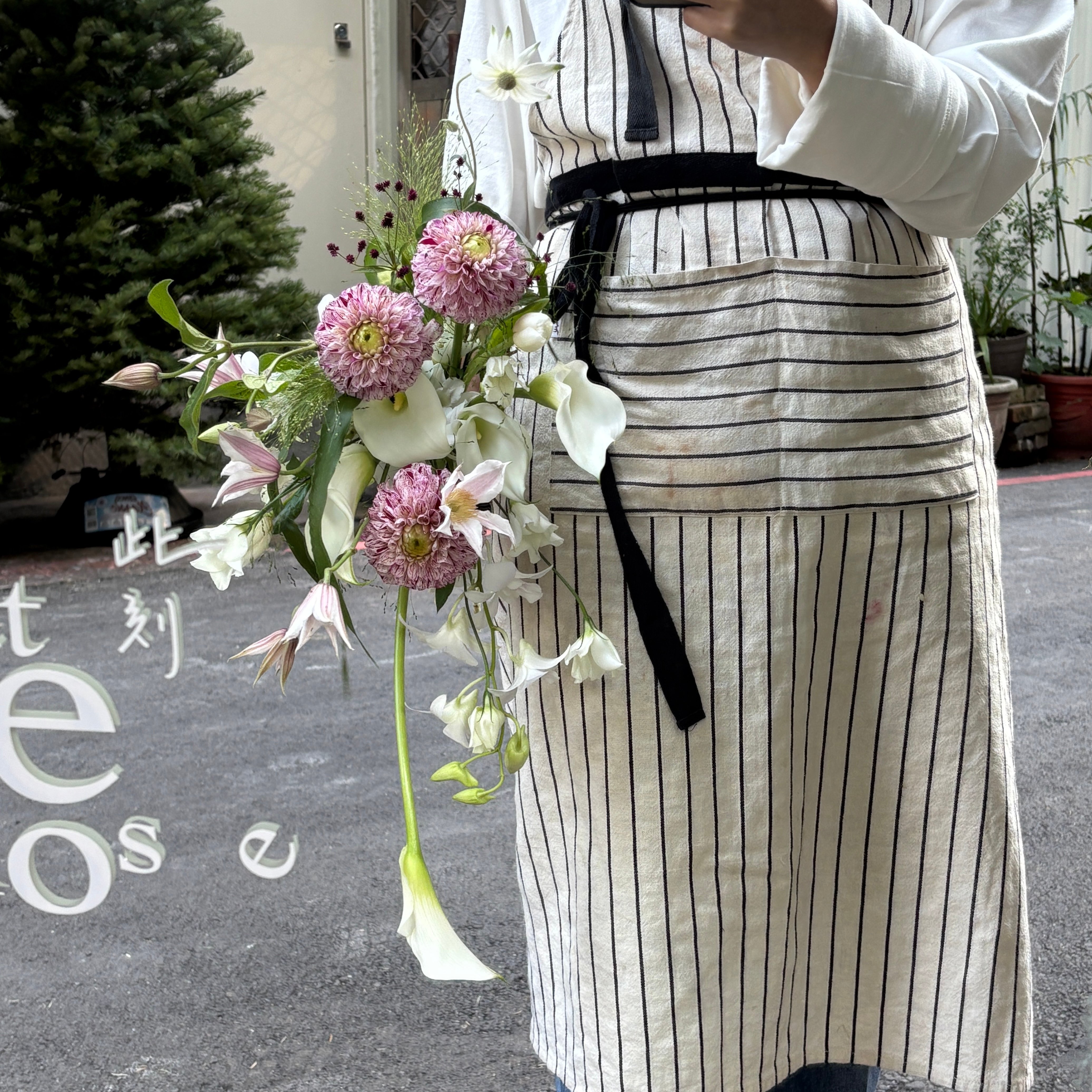 手臂式捧花 - 白紫色系