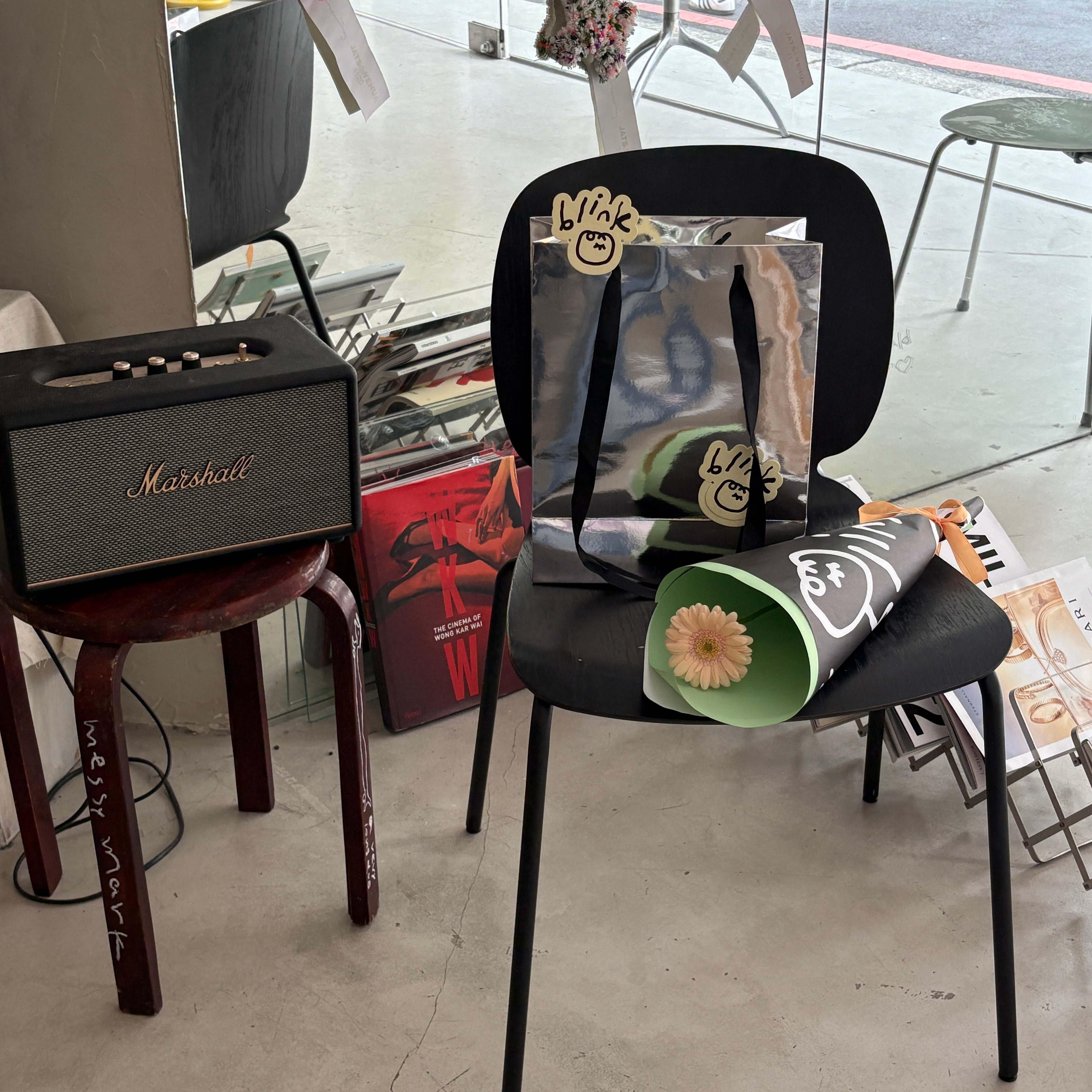 Blush Pink Gerbera Bouquet (Black)