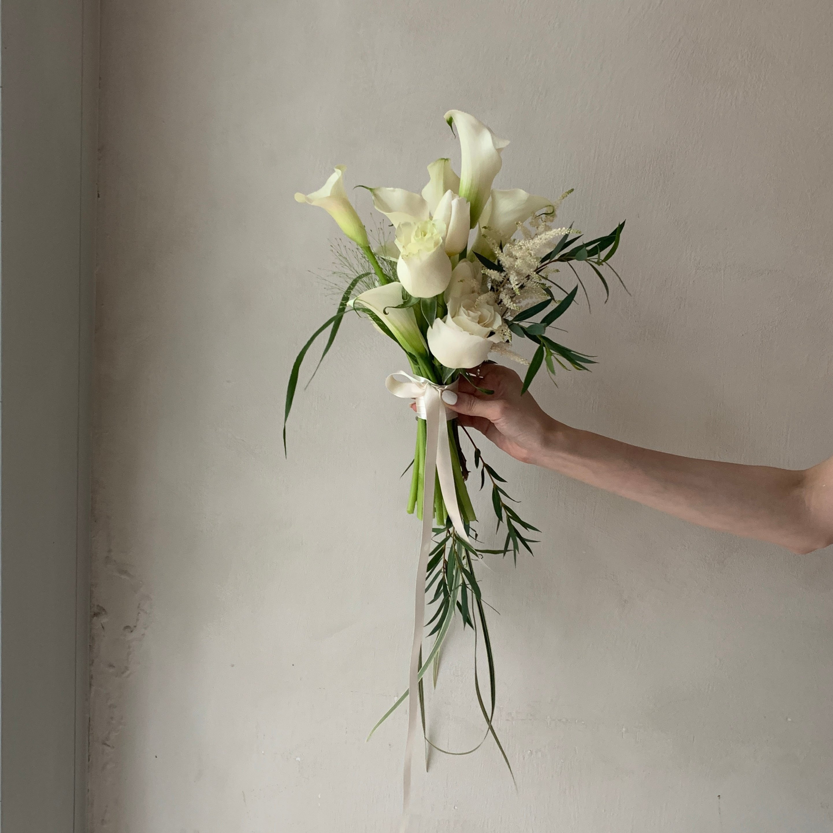 韓式橢圓捧花 - 白綠色系