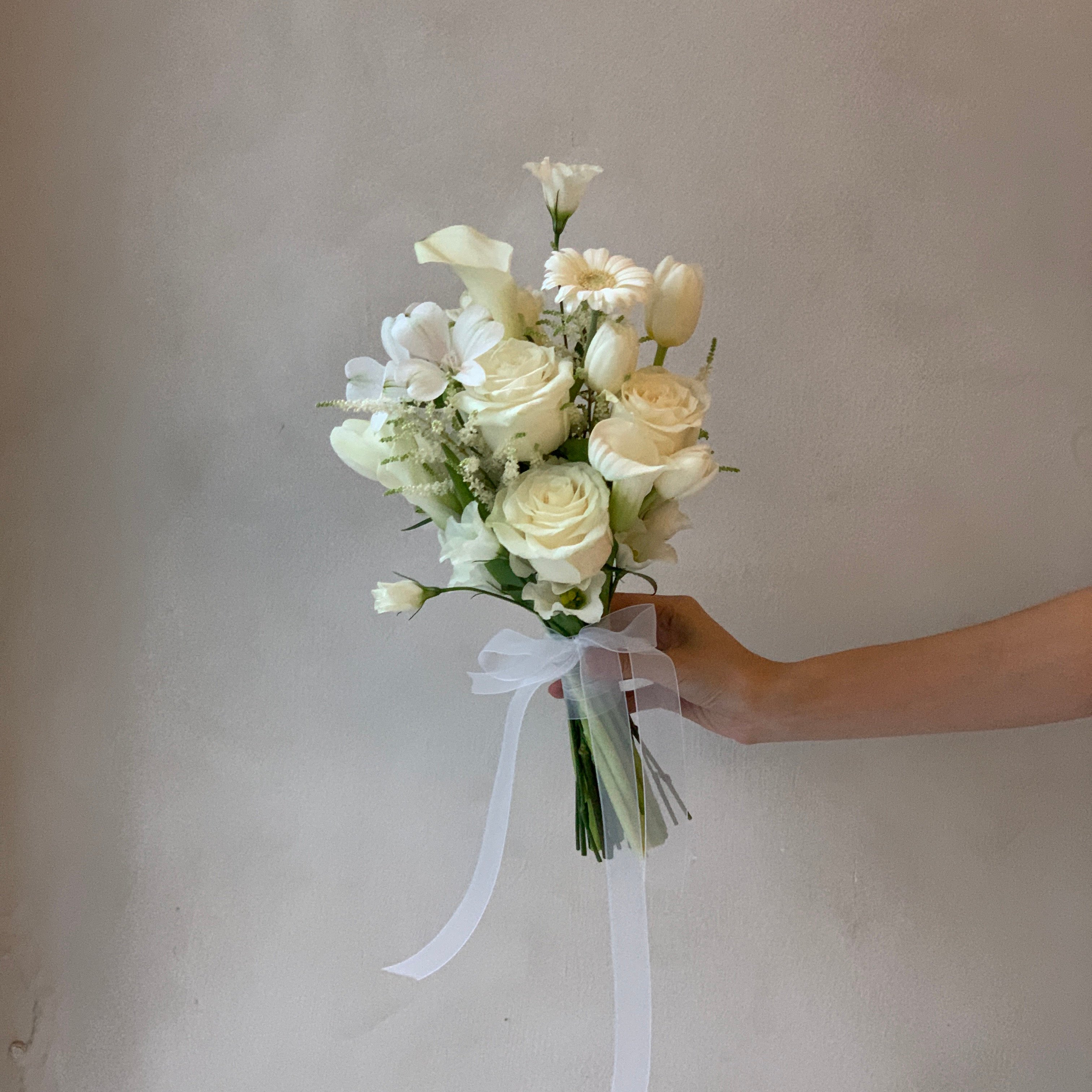 韓式橢圓捧花 - 白綠色系