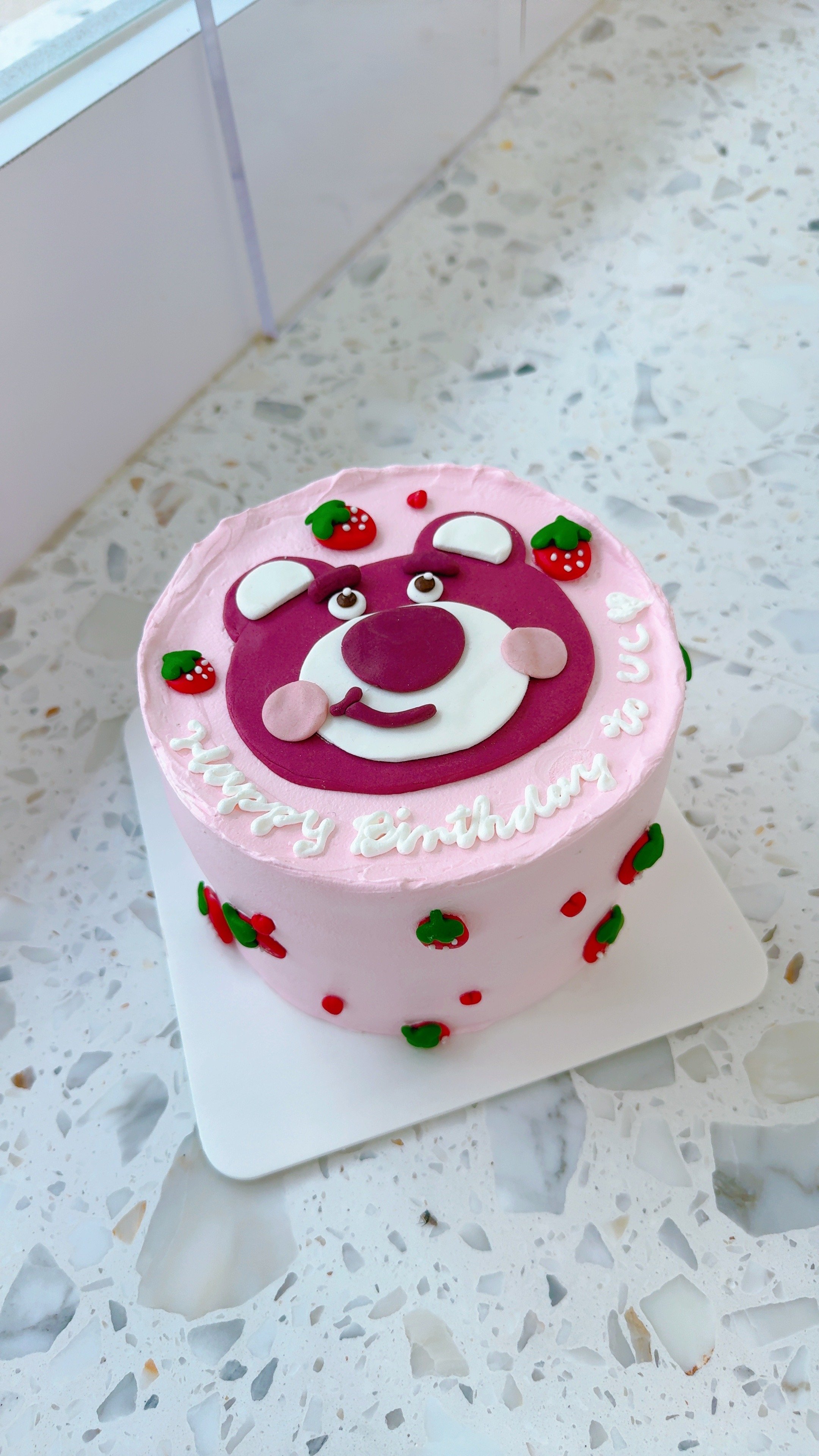 K080熊抱哥半平面人物蛋糕