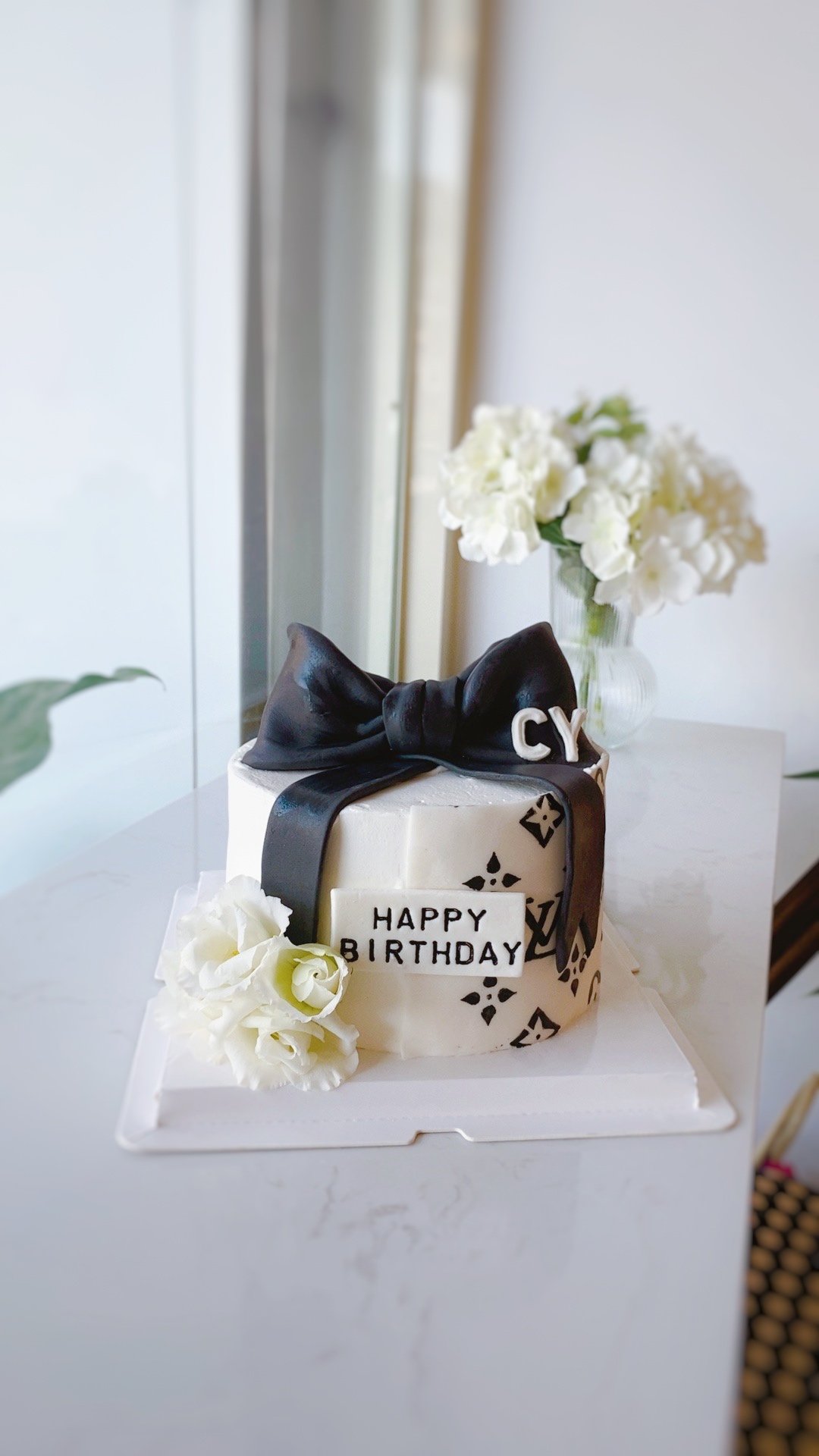 K042翻玩精品logo造型蛋糕