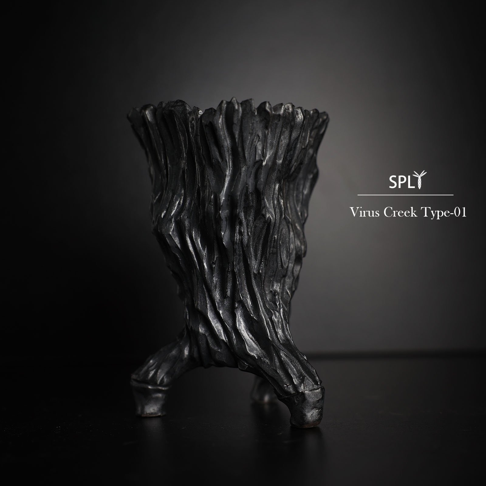 SPLT Virus Creek Type-01 病毒腳 溪豁系列刻紋 墨岩釉 手作柴燒 三腳 盆器 陶藝 塊根 多肉