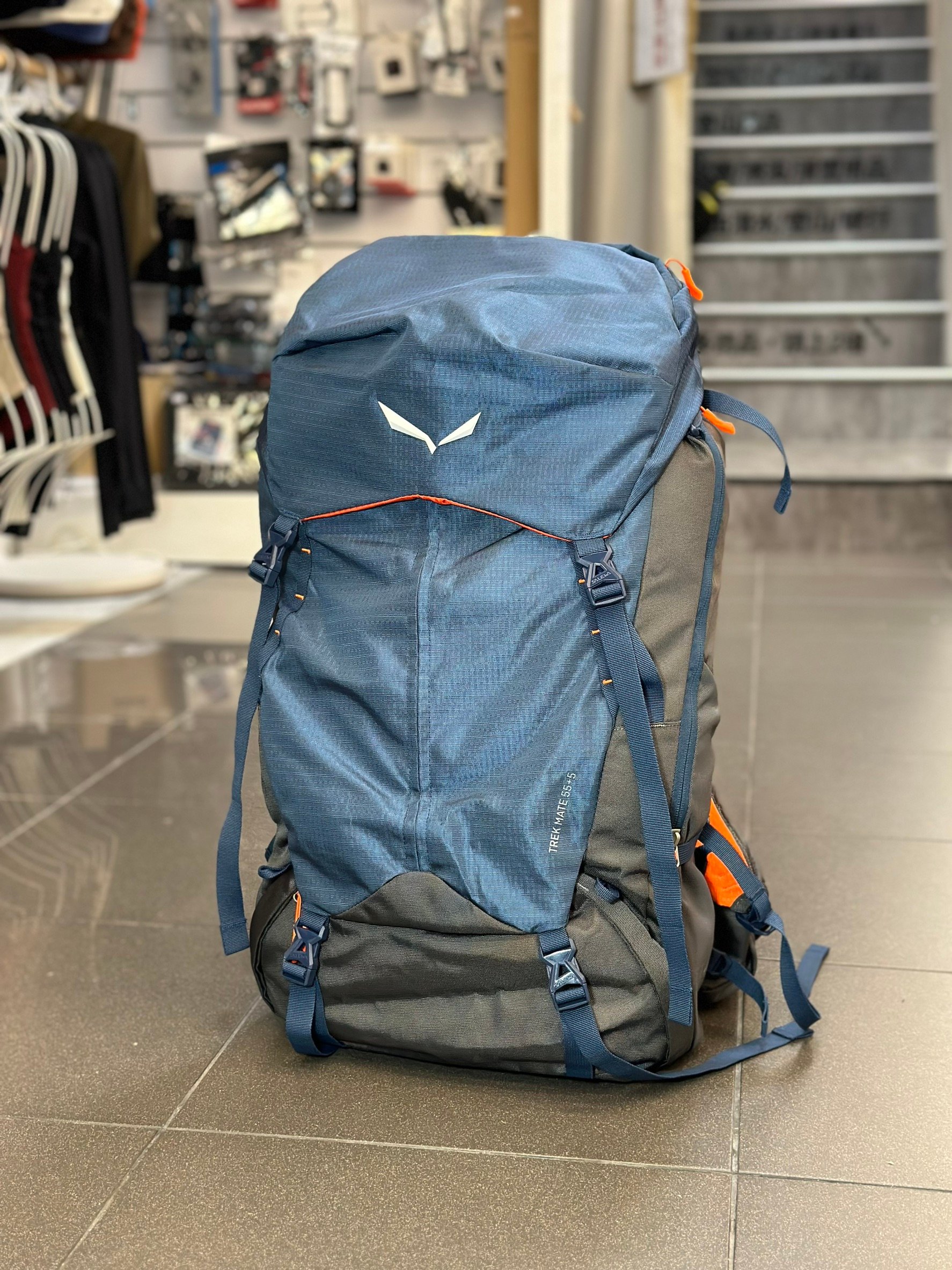 | 裝備寄賣 | SALEWA  TREK MATE 55+5 登山男包 (店面展示中)