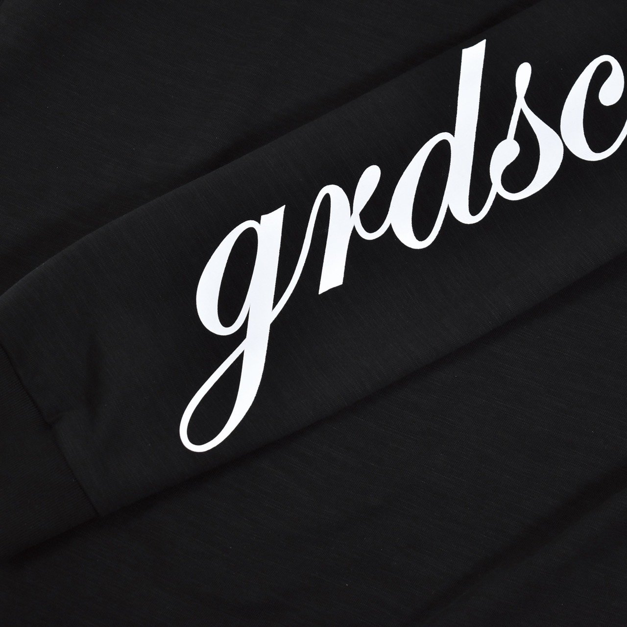 SCRIPT SLEEVE L/S Tee(黑)
