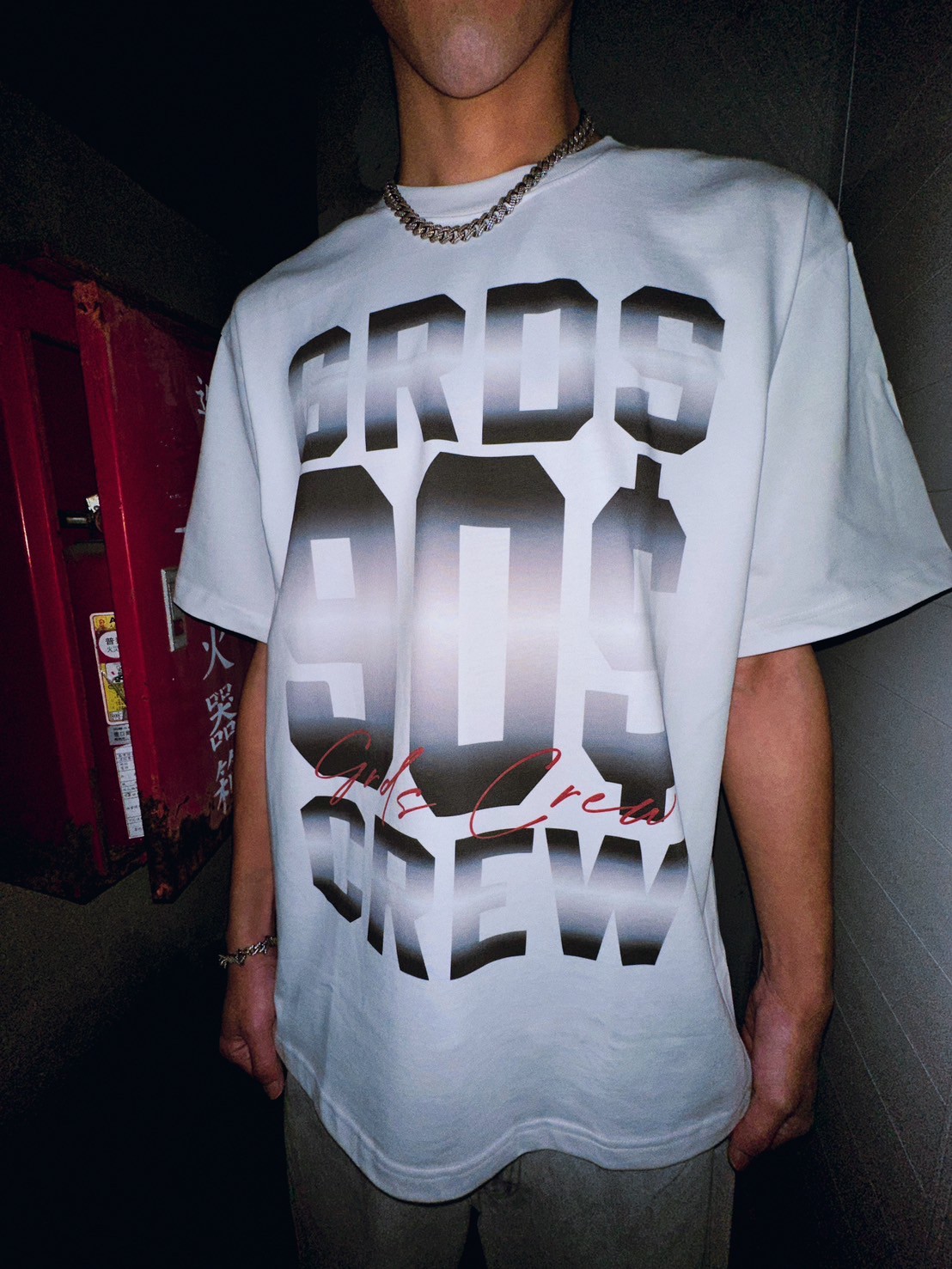 GRDS Official / GRDS 90$ T-Shirt  -  90 年代，街頭文化最純粹的年代。 從嘻哈音樂、滑板運動到塗鴉藝術， 那是一段「Crew」就是一切的時代。  GRDS 將這股