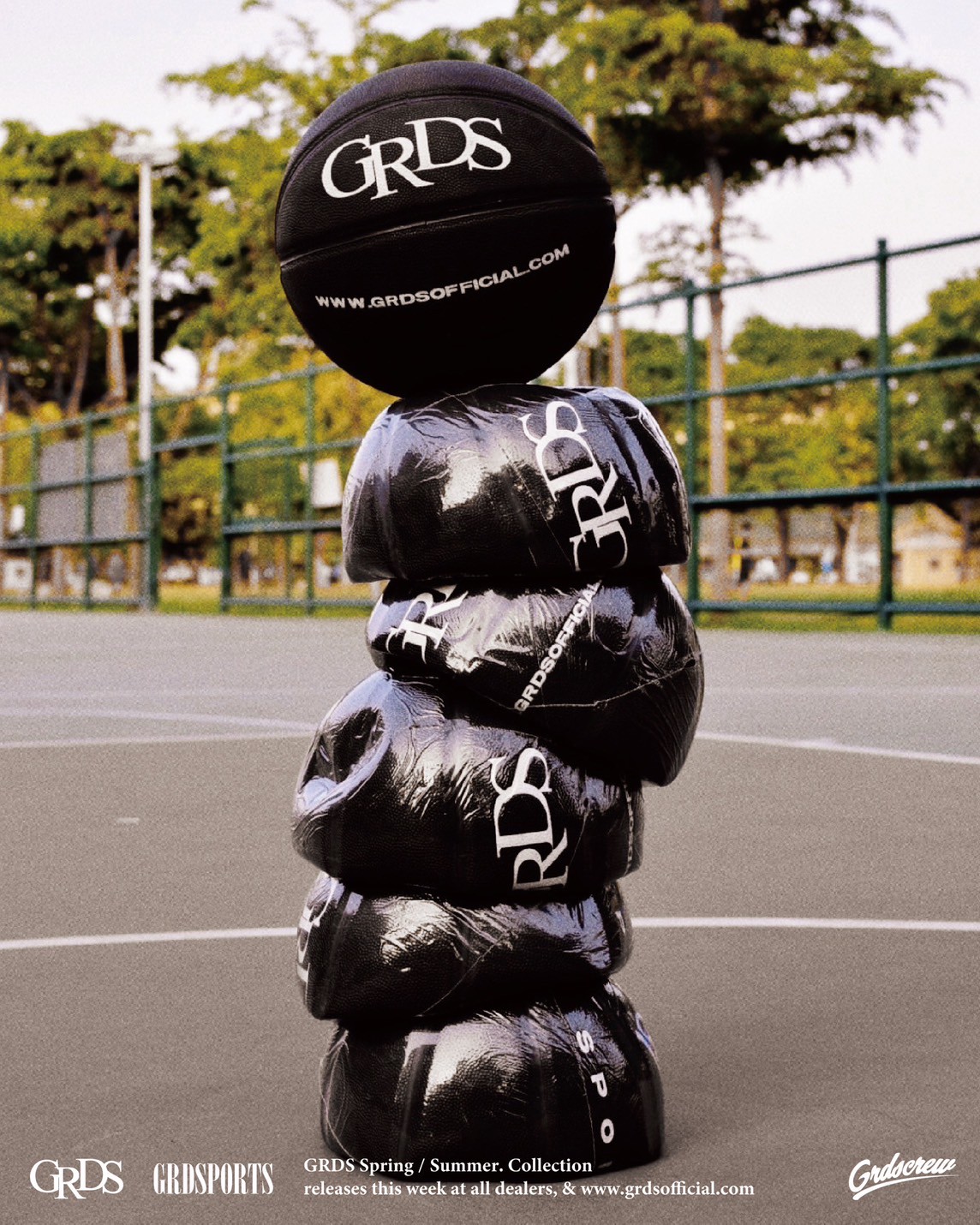 經典LOGO (籃球)  結合品牌精神與實戰性能，這顆 GRDS CLASSIC LOGO 籃球為限量製作，雙面印製 GRDS 與 Grdscrew 標誌，設計簡約俐落，適合實戰與日常展示。  外皮採