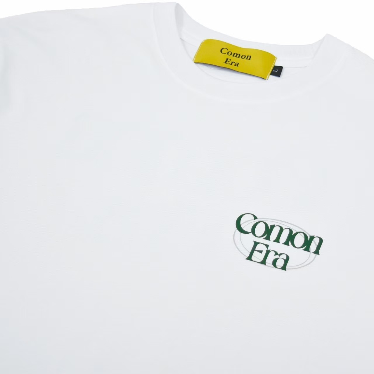 COMON ERA SVART HULL TEE(白)