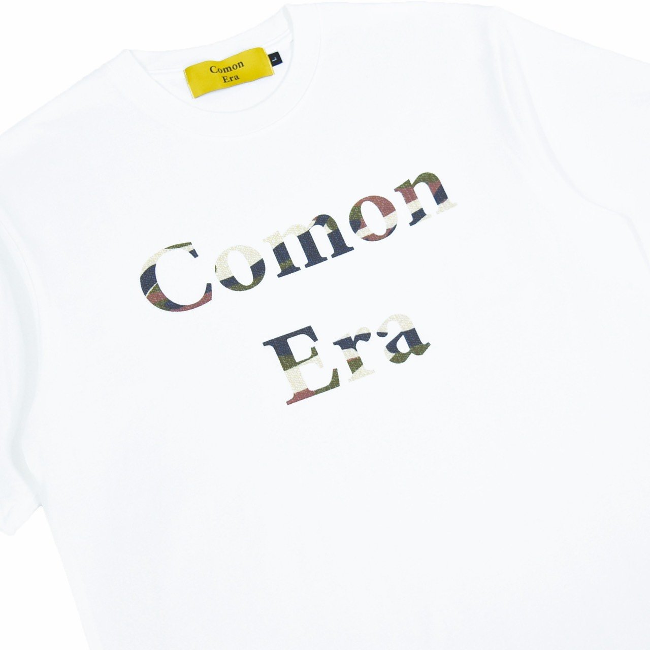 COMON ERA CAMO LOGO TEE(白)