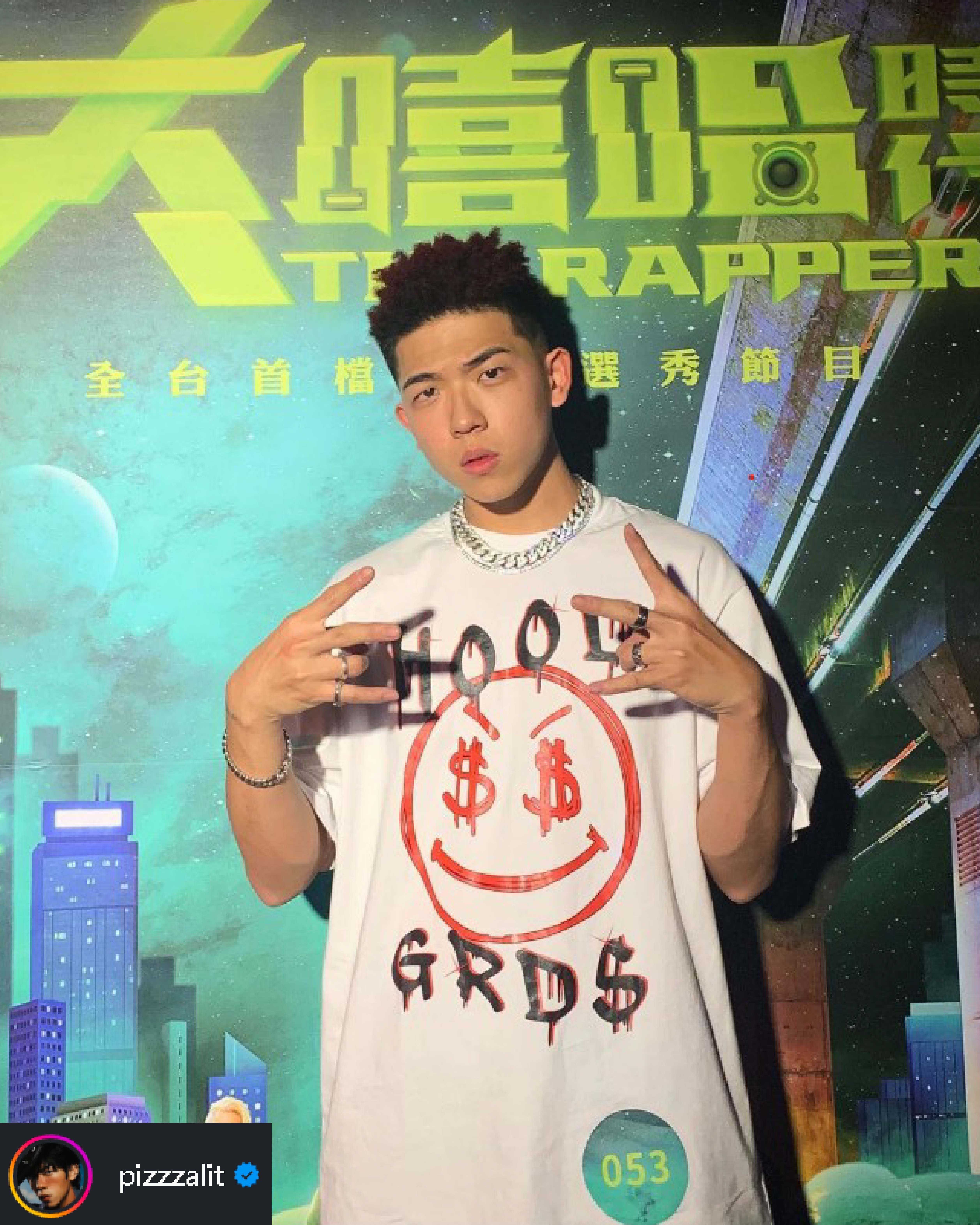 著用GRDS - HOOD TEE 金錢笑臉