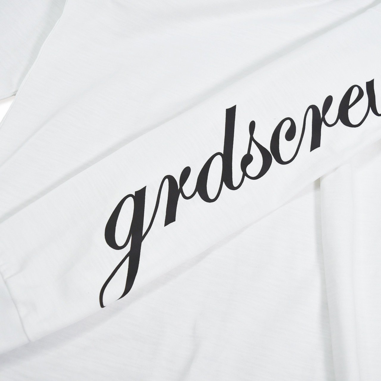 SCRIPT SLEEVE L/S Tee(白)