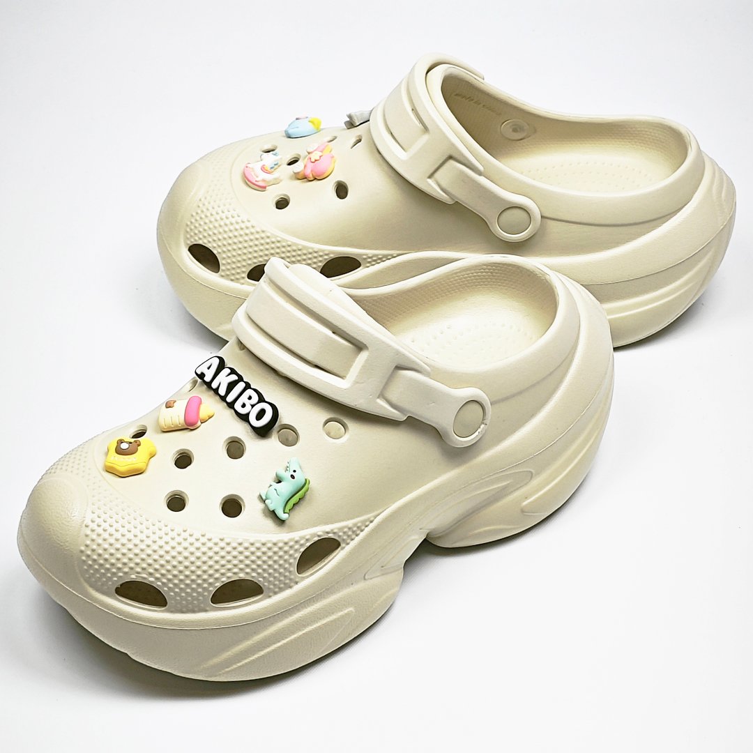 【買1送1】AKIBO搖滾老爹洞洞鞋-奶油白(女款、6公分厚底增高、輕量、兩穿、防水) / 內附AKIBO品牌鞋扣1個。現在買再送鞋扣組(不挑款)
