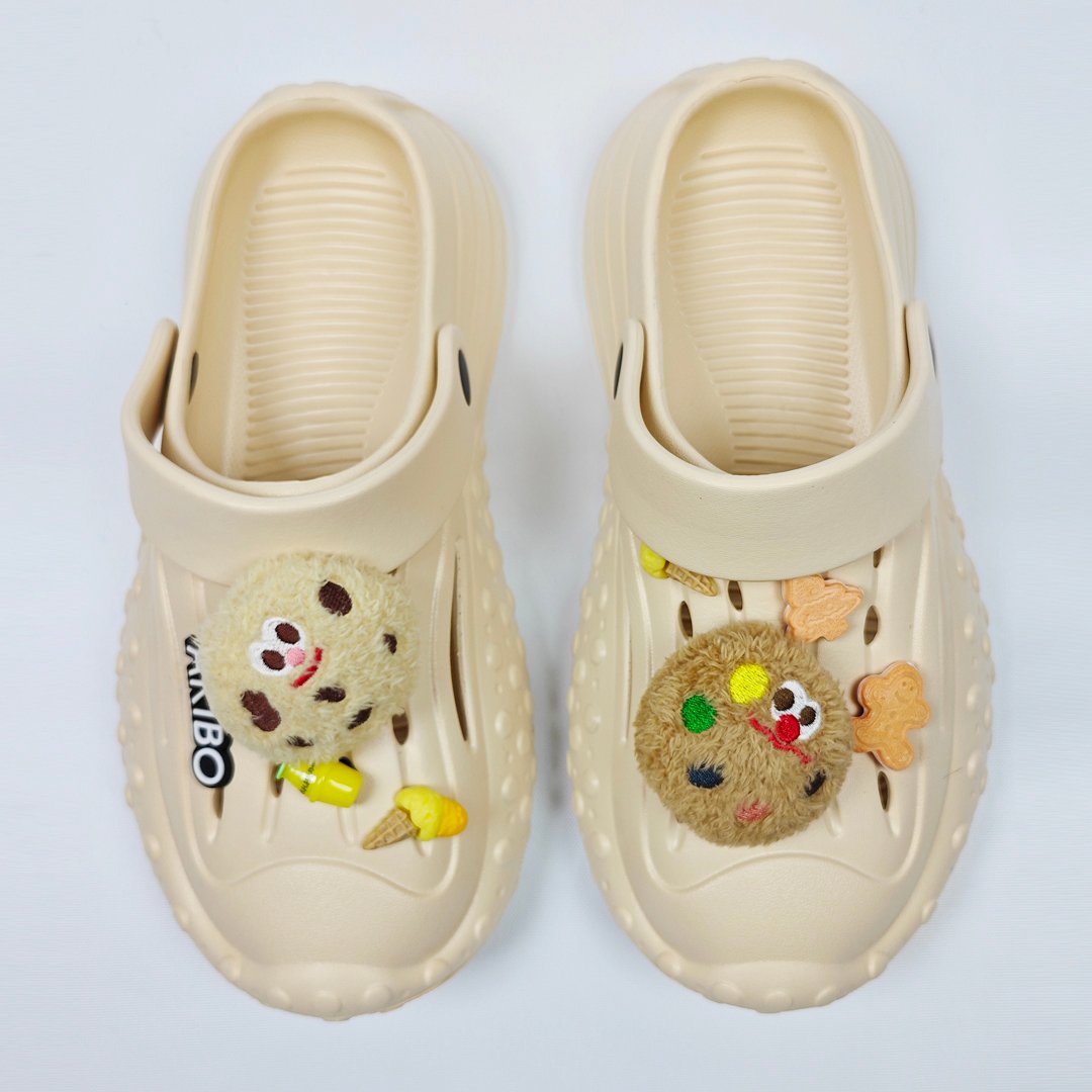 【買1送1】AKIBO戶外機能洞洞鞋-奶茶(中性款、寬楦、雲朵感、輕量、兩穿、防水) / 內附AKIBO品牌鞋扣1個。現在買再送鞋扣組(不挑款)