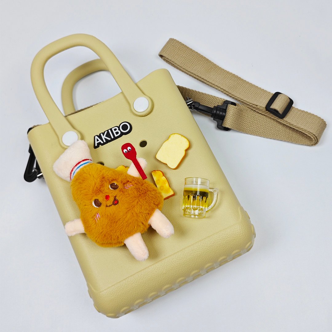【買1送1】AKIBO吐司包-奶茶(創意點點洞洞包。中性款、輕量、防水) / 內附AKIBO品牌鞋扣1個。現在買再送鞋扣組(不挑款)