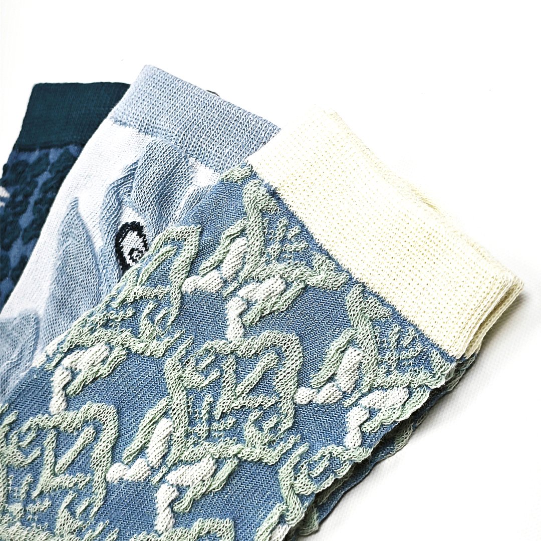 AKIBO藍調浮雕花紋中筒襪(三件組)-女款