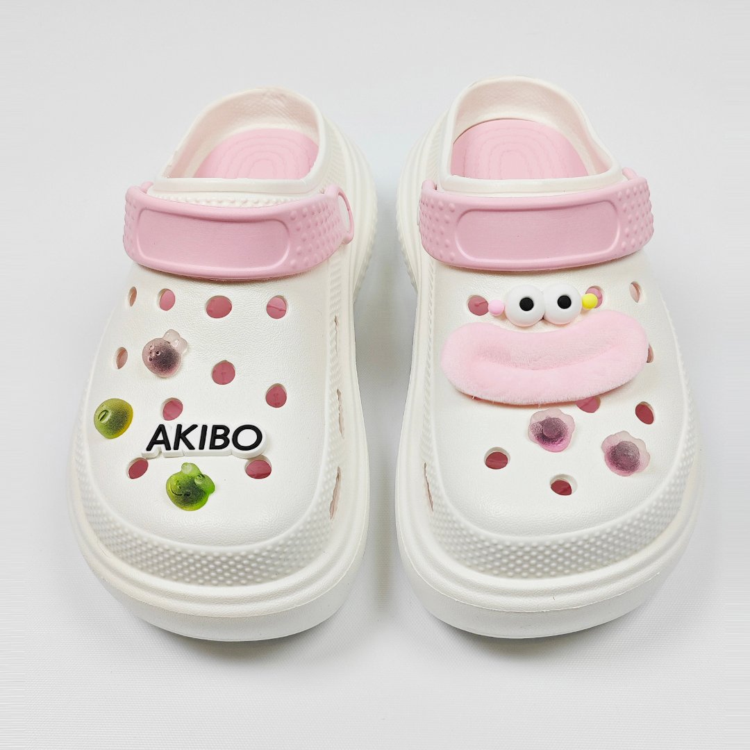 【買1送1】AKIBO點點厚底洞洞鞋-牛奶白(女款、5公分厚底增高、寬楦、雲朵感、輕量、兩穿、防水) / 內附AKIBO品牌鞋扣1個。現在買再送鞋扣組(不挑款)