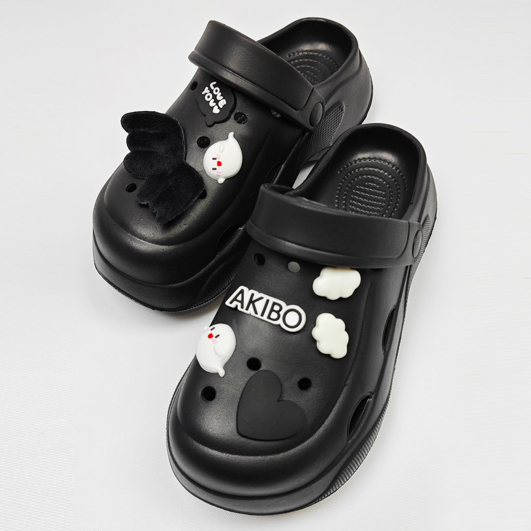 【買1送1】AKIBO波浪厚底洞洞鞋-經典黑(女款、6公分厚底增高、輕量、兩穿、防水)  / 內附AKIBO品牌鞋扣1個。現在買再送鞋扣組(不挑款)