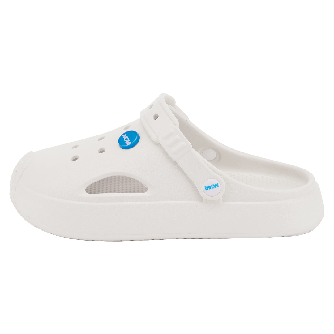 【買1送1】NCAA休閒洞洞鞋-白(中性款、寬楦、雲朵感、輕量、防水)/ 內附NCAA品牌鞋扣1個。現在買再送鞋扣組(不挑款)