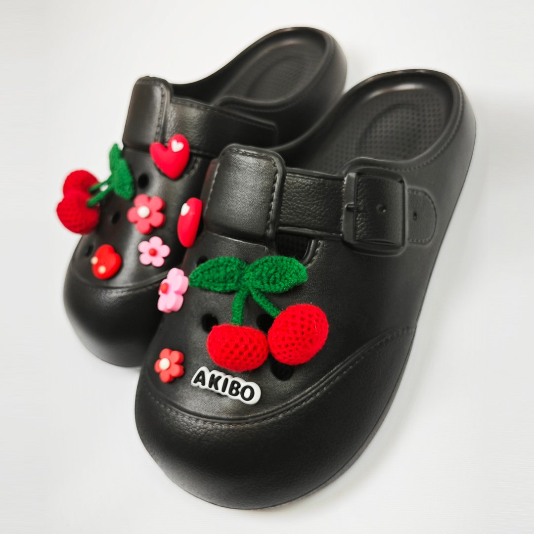 【買1送1】AKIBO布丁洞洞鞋-經典黑(女款、寬楦、雲朵感、輕量、耐走、防水) / 內附AKIBO品牌鞋扣1個。現在買再送鞋扣組(不挑款)