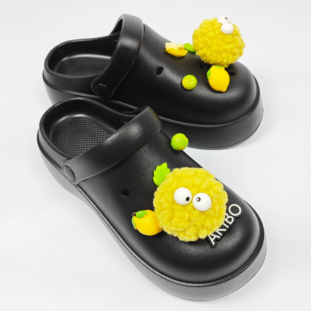 【買1送1】AKIBO極簡厚底洞洞鞋-經典黑(女款、寬楦、耐走、兩穿、防水) / 內附AKIBO品牌鞋扣1個。現在買再送鞋扣組(不挑款)