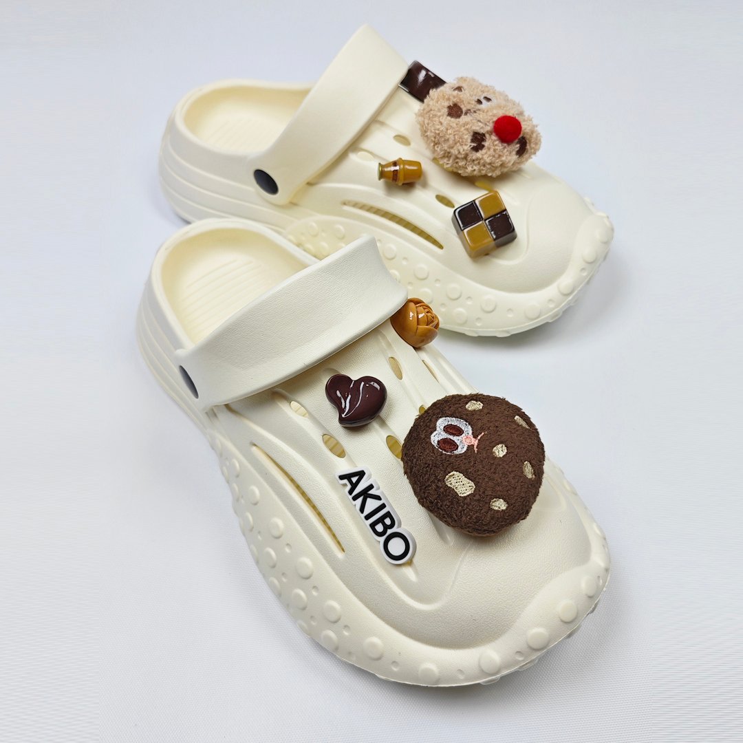 【買1送1】AKIBO戶外機能洞洞鞋-牛奶白(中性款、寬楦、雲朵感、輕量、兩穿、防水) / 內附AKIBO品牌鞋扣1個。現在買再送鞋扣組(不挑款)