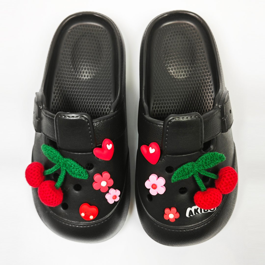 【買1送1】AKIBO布丁洞洞鞋-經典黑(女款、寬楦、雲朵感、輕量、耐走、防水) / 內附AKIBO品牌鞋扣1個。現在買再送鞋扣組(不挑款)