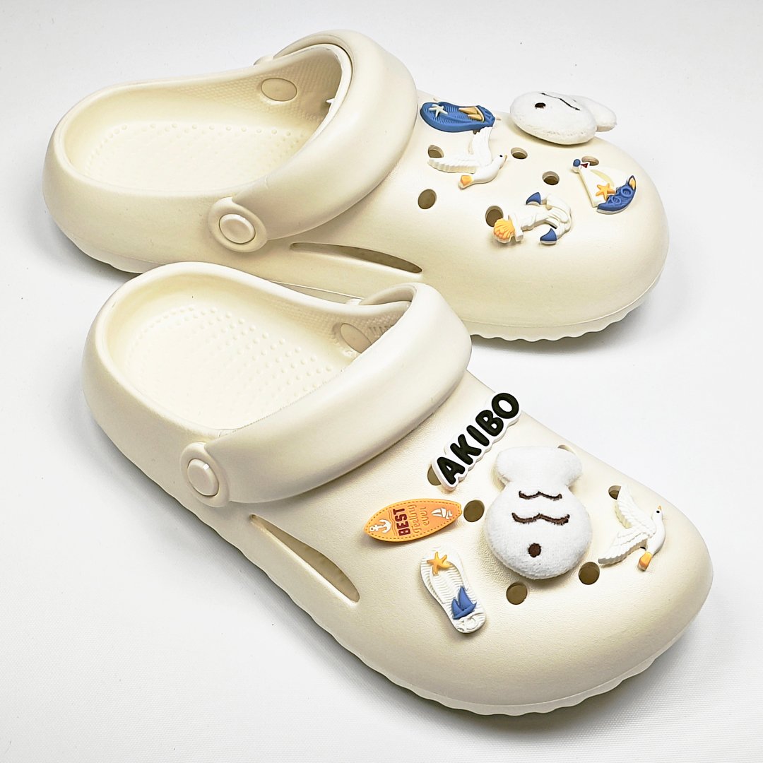 【買1送1】AKIBO泡芙洞洞鞋-牛奶白(女款、雲朵感、輕量、兩穿、防水) / 內附AKIBO品牌鞋扣1個。現在買再送鞋扣組(不挑款)
