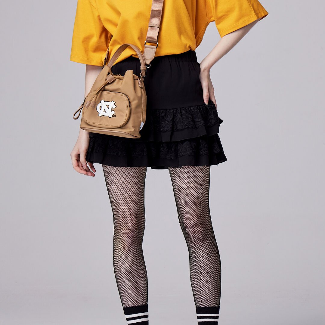 NCAA北卡羅來納大學UNC經典Logo水桶包-卡其