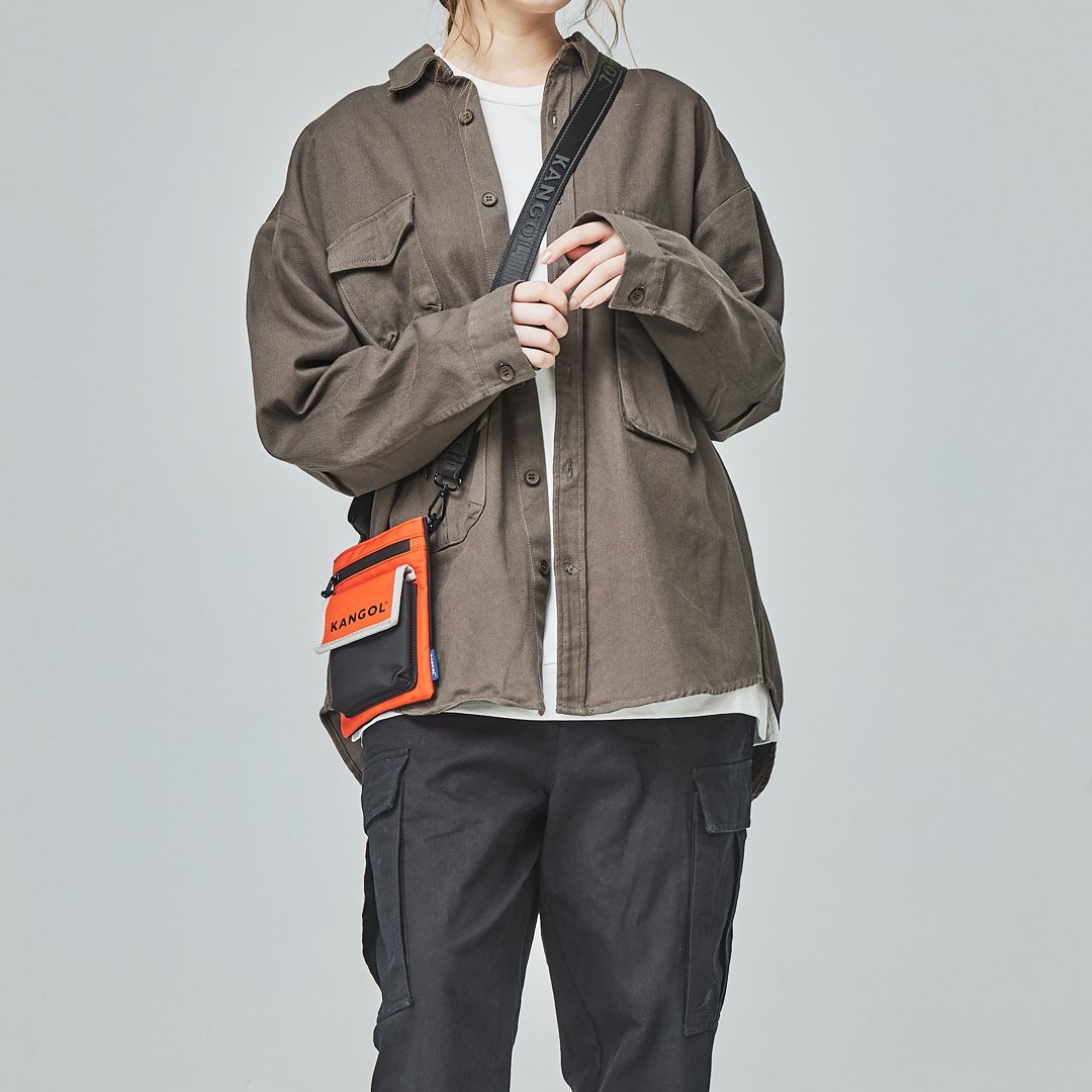 KANGOL袋鼠撞色小側背包-橘