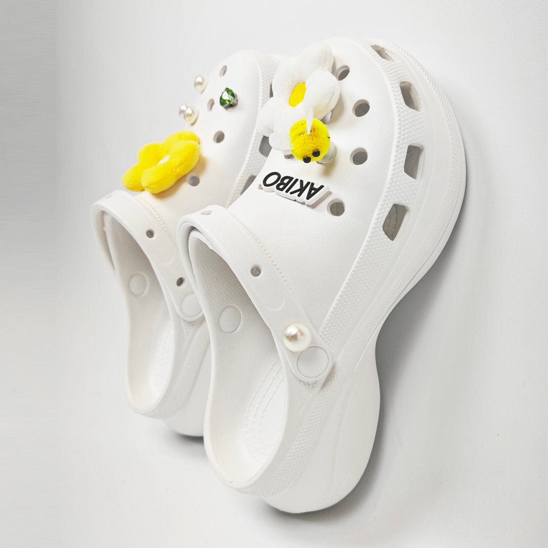 【買1送1】AKIBO厚底洞洞鞋-牛奶白(女款、6公分厚底增高、寬楦、輕量、兩穿、防水) / 內附AKIBO品牌鞋扣1個。現在買再送鞋扣組(不挑款)