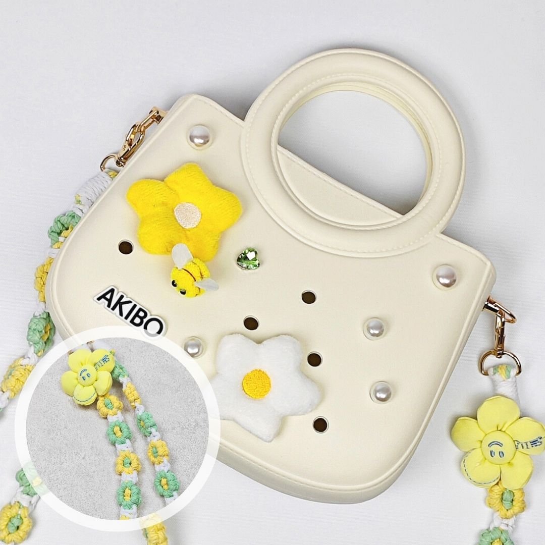【買1送1】AKIBO滿月包-牛奶白/手工編織花朵背帶(肩背手提洞洞包。中性款、輕量、防水) / 內附AKIBO品牌鞋扣1個。現在買再送鞋扣組(不挑款)