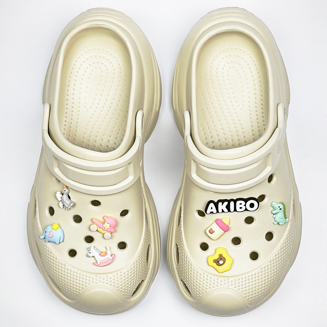 【買1送1】AKIBO搖滾老爹洞洞鞋-奶油白(女款、6公分厚底增高、輕量、兩穿、防水) / 內附AKIBO品牌鞋扣1個。現在買再送鞋扣組(不挑款)