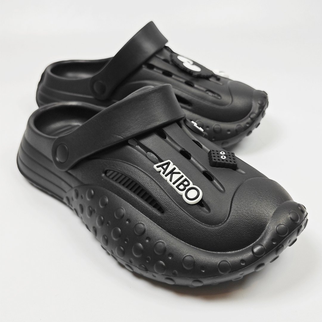【買1送1】AKIBO戶外機能洞洞鞋-經典黑(中性款、寬楦、雲朵感、輕量、兩穿、防水) / 內附AKIBO品牌鞋扣1個。現在買再送鞋扣組(不挑款)