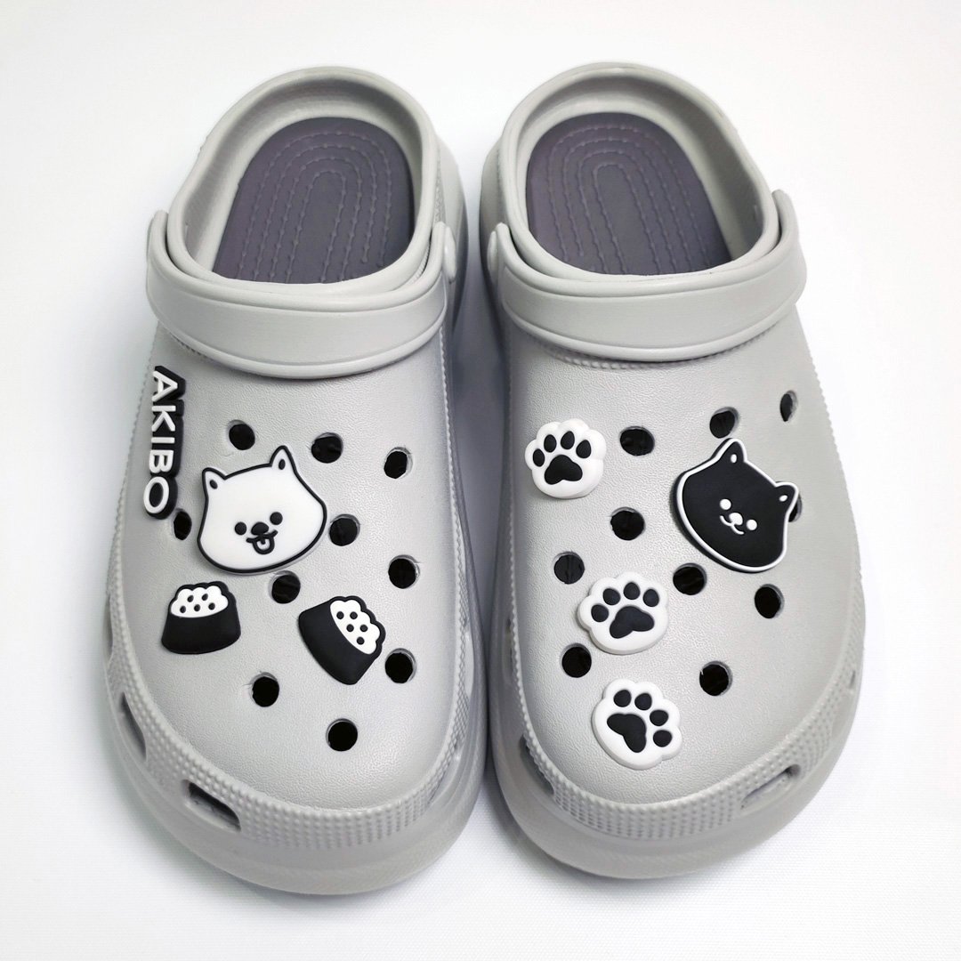 【買1送1】AKIBO厚底洞洞鞋-質感灰(女款、6公分厚底增高、寬楦、輕量、兩穿、防水) / 內附AKIBO品牌鞋扣1個。現在買再送鞋扣組(不挑款)