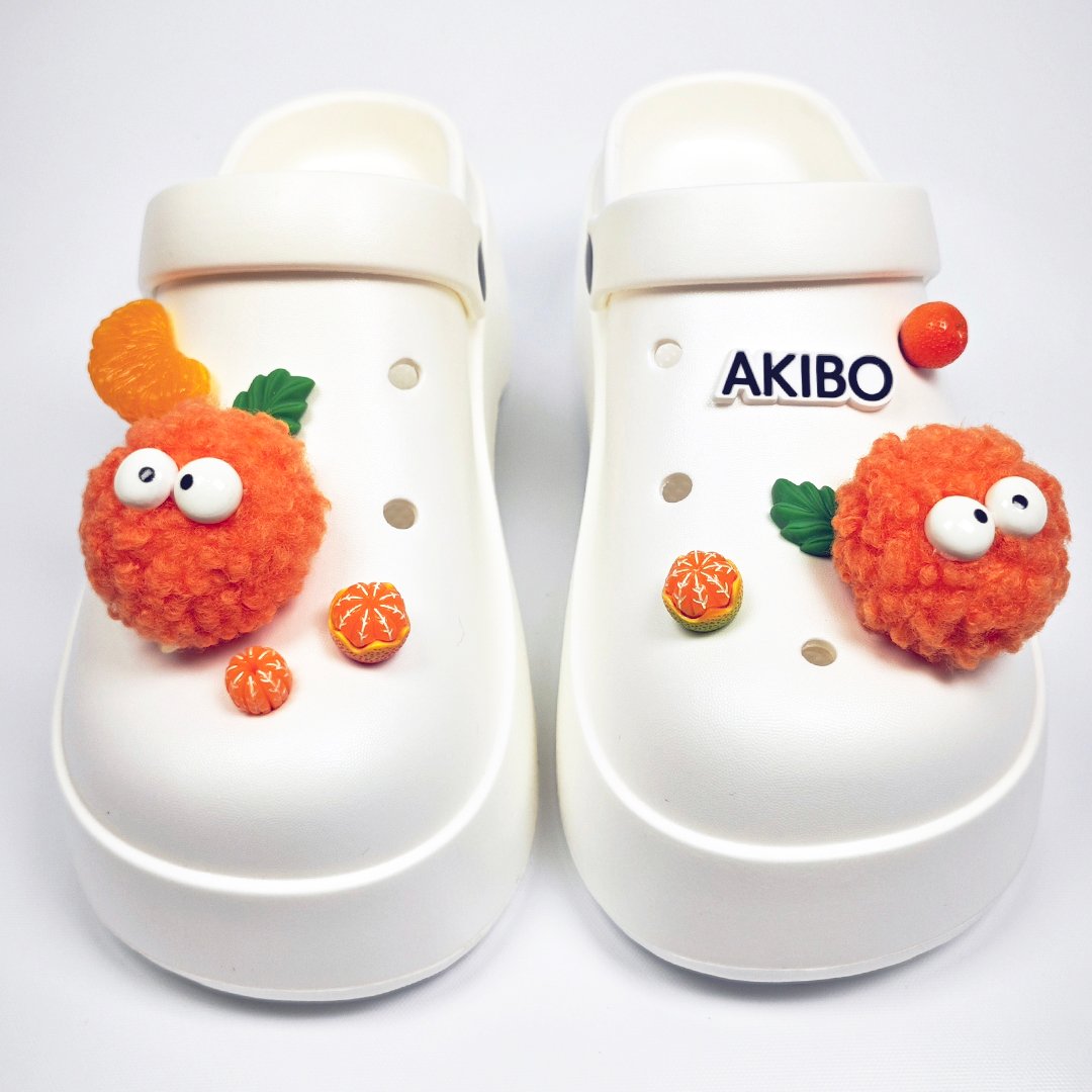 【買1送1】AKIBO極簡厚底洞洞鞋-牛奶白(女款、寬楦、耐走、兩穿、防水)/ 內附AKIBO品牌鞋扣1個。現在買再送鞋扣組(不挑款)