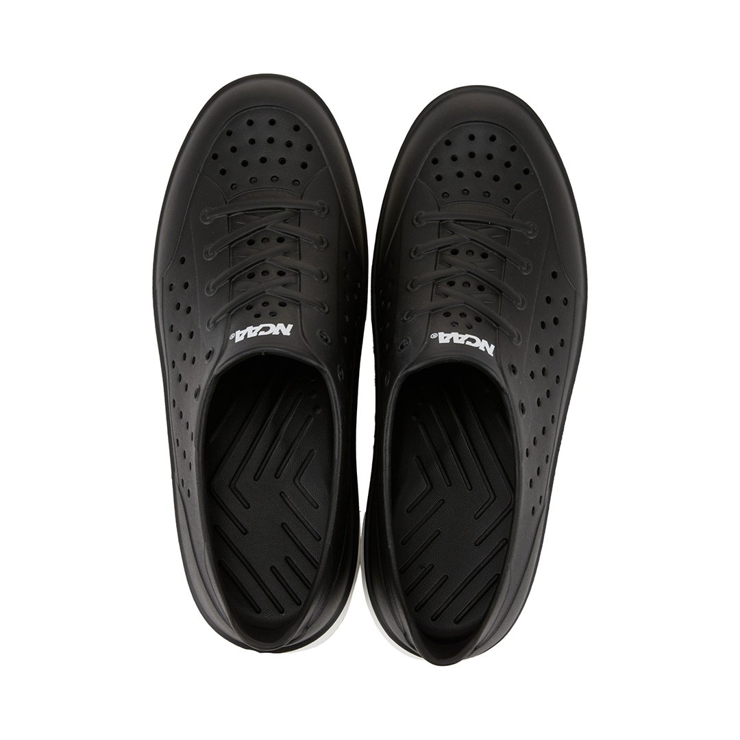 【買1送1】NCAA防水休閒鞋(洞洞鞋)-經典黑(中性款、耐走、輕量、防水)。現在買再送鞋扣組(不挑款)