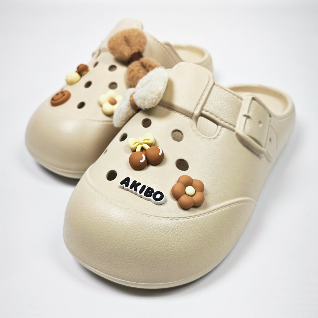 【買1送1】AKIBO布丁洞洞鞋-奶油白(女款、寬楦、雲朵感、輕量、耐走、防水) / 內附AKIBO品牌鞋扣1個。現在買再送鞋扣組(不挑款)