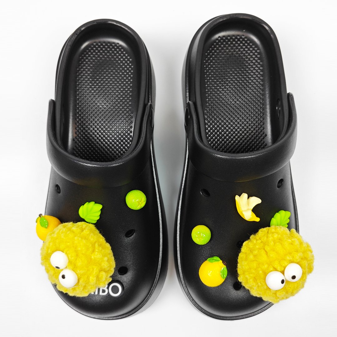 【買1送1】AKIBO極簡厚底洞洞鞋-經典黑(女款、寬楦、耐走、兩穿、防水) / 內附AKIBO品牌鞋扣1個。現在買再送鞋扣組(不挑款)