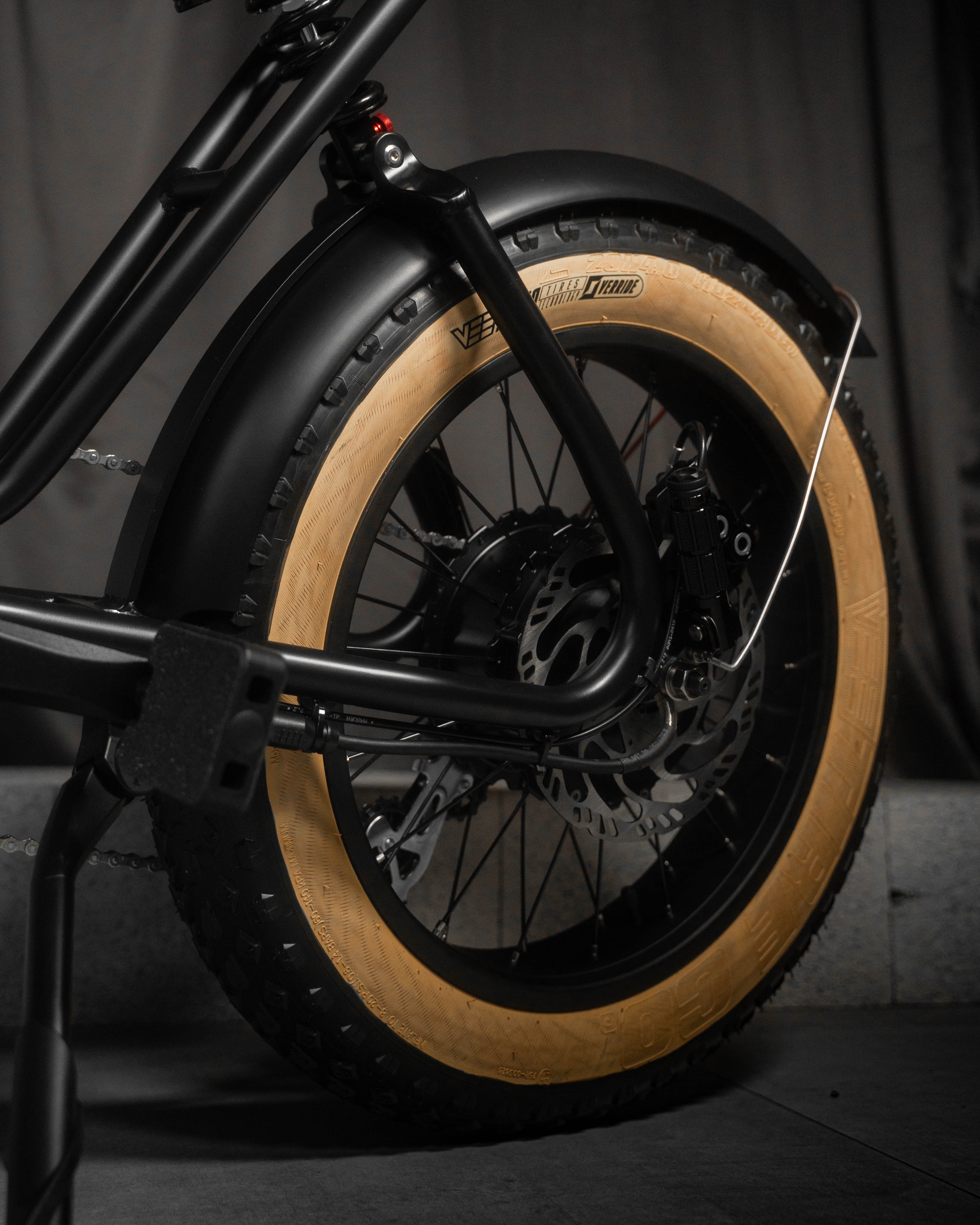 20x4.0 Vee tire 木紋胖胎