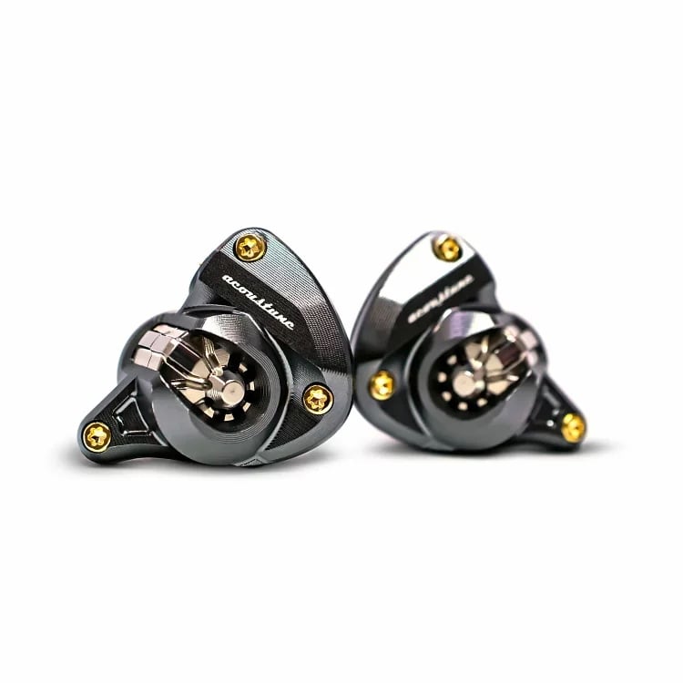 日本 Acoustune HS1790TI 入耳式耳機 第二代 Myrinx Composite 單元設計，結合鈦製薄膜圓頂防止共振效果