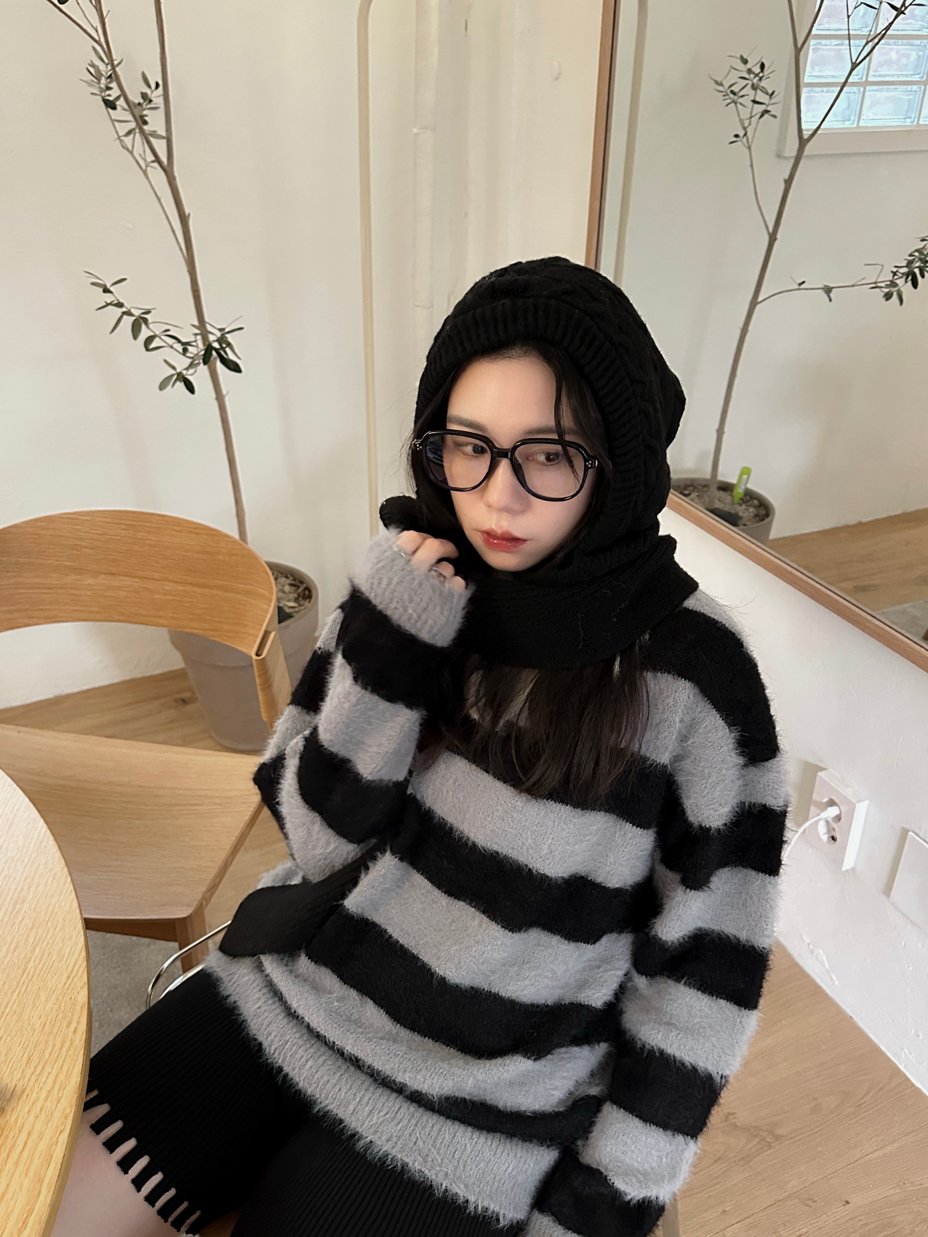 海毛質感開領條紋上衣