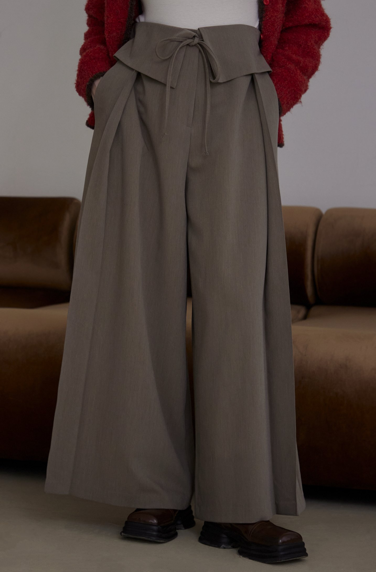 綁結大翻腰設計好比例寬褲