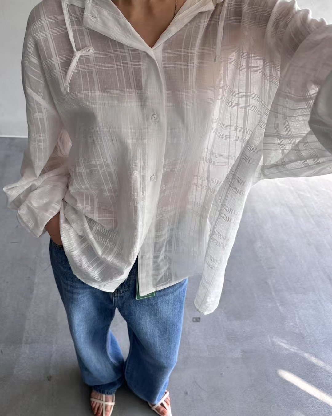 低調線條壓紋連帽襯衫