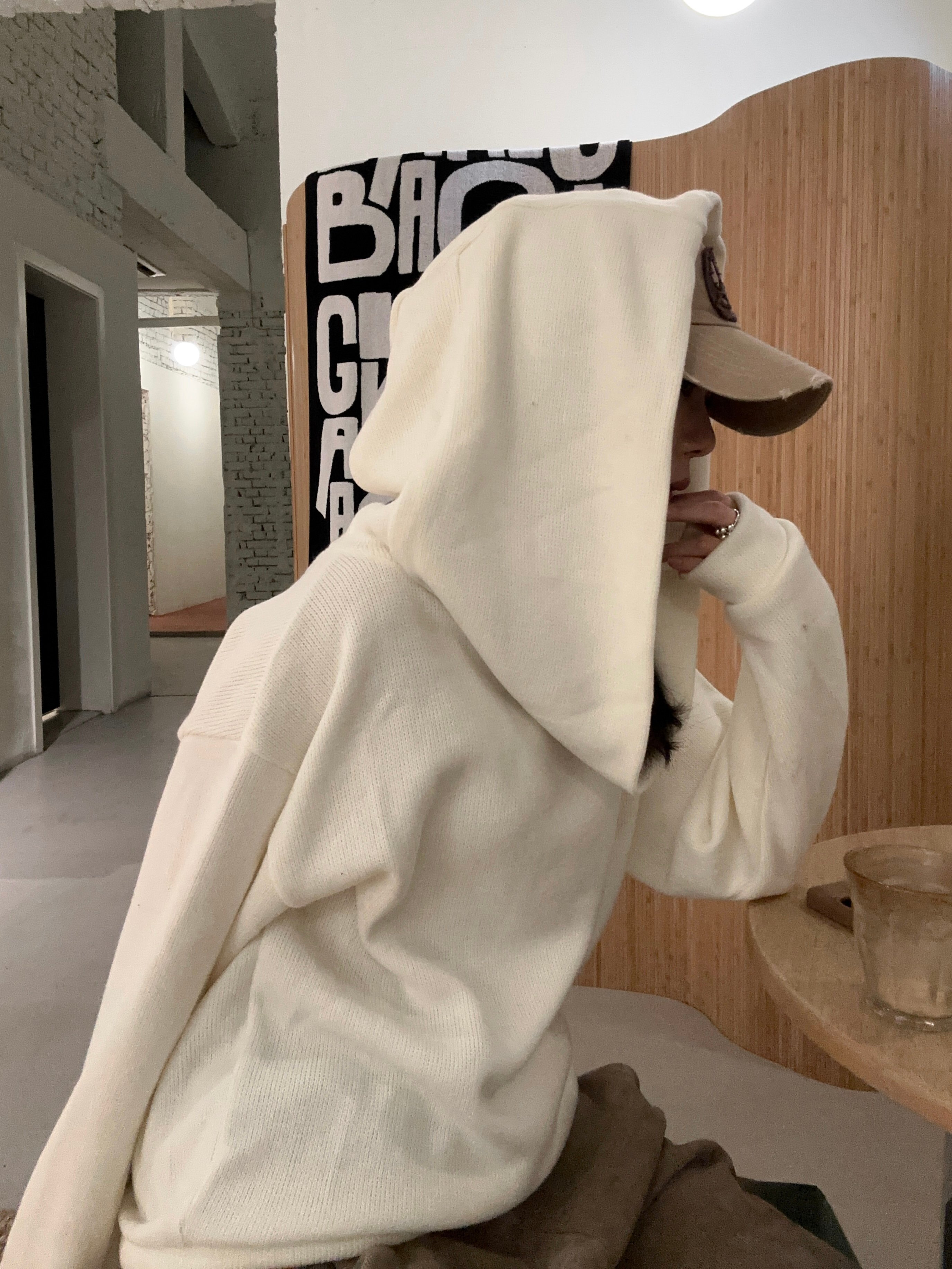 一體成型連帽設計上衣