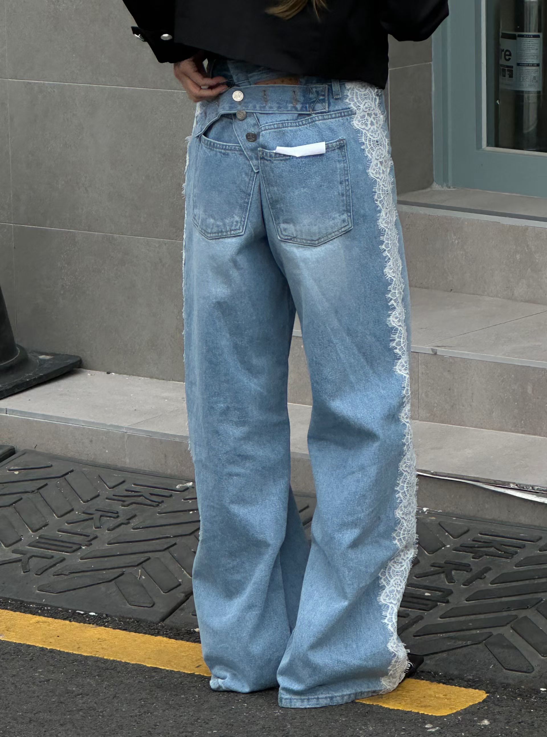側拼蕾絲直筒牛仔褲