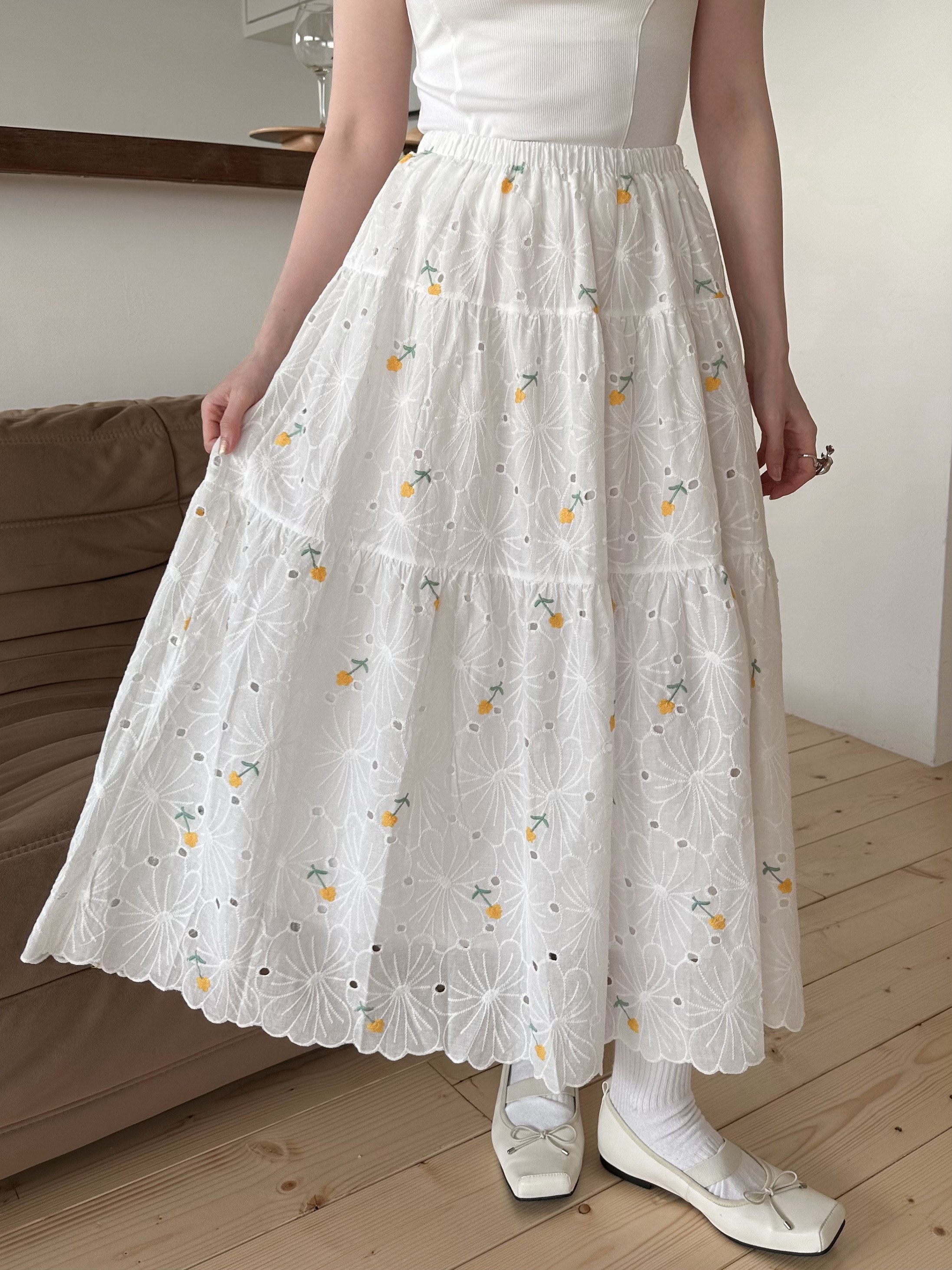 小可愛蕾絲刺繡長裙