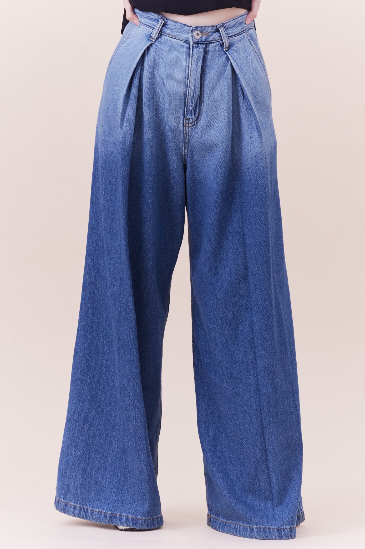 百搭打褶設計漸層牛仔寬褲